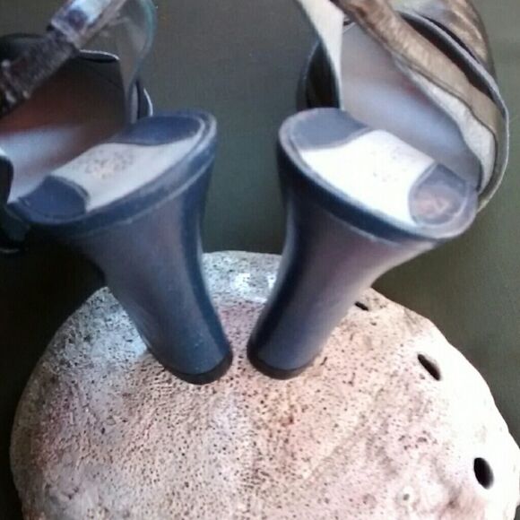 Kenneth Cole Reaction Heels - Picture 3 of 8